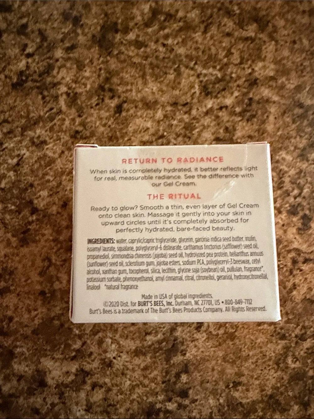 Burt's Bees Truly Glowing Gel Cream - Peach & White